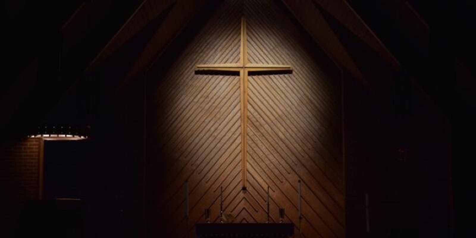 La Iglesia investigará de nuevo al exobispo Saunders por abusos