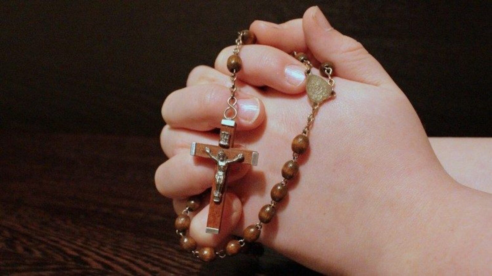 Francia pierde una iglesia cada semana y crecen los ataques anticatólicos