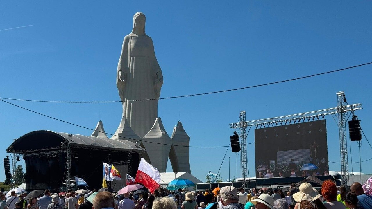 Polonia inaugura la estatua más alta de Europa dedicada a la Virgen María