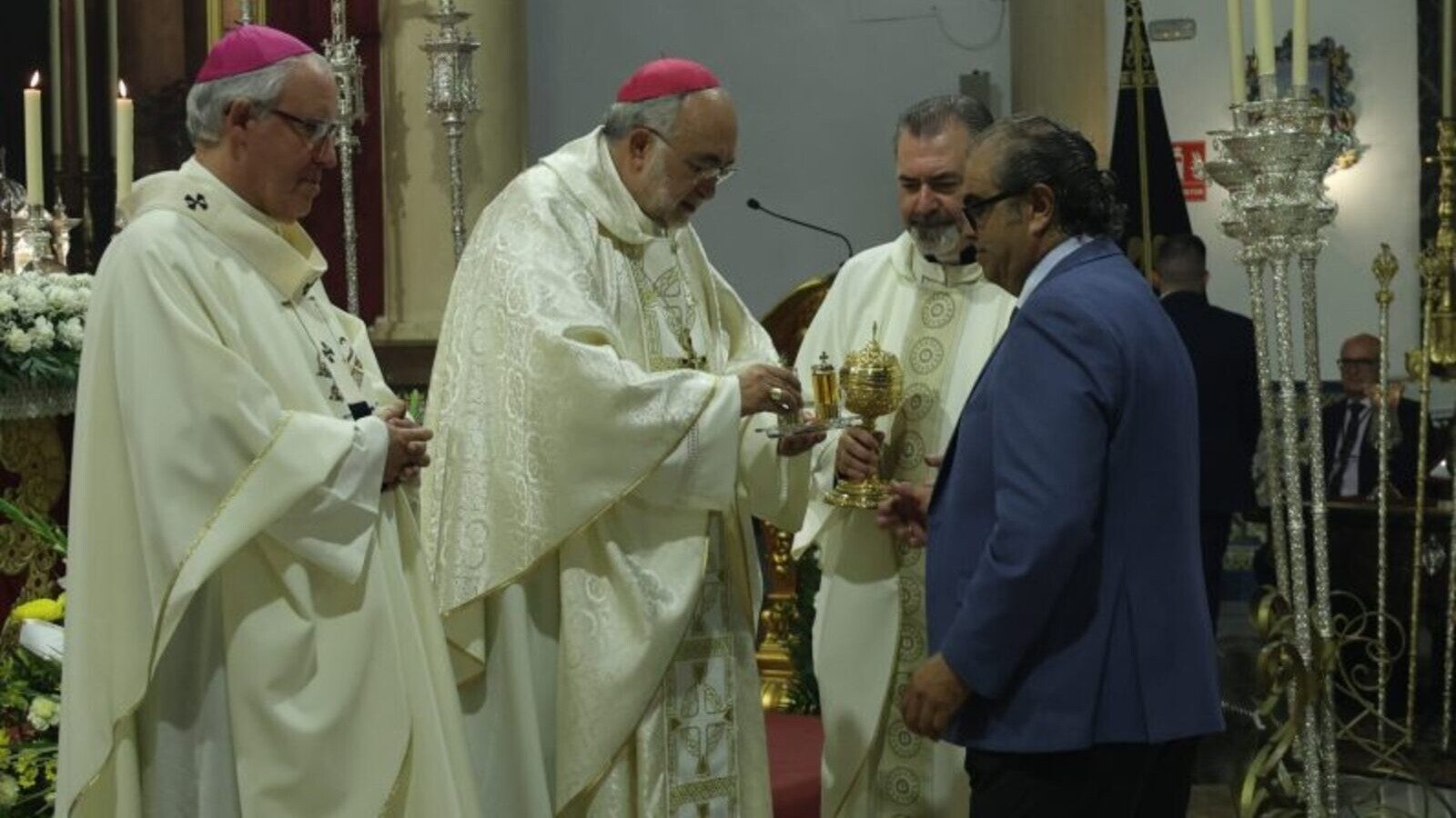 Sevilla conmemora 24 años de coronación de la Virgen