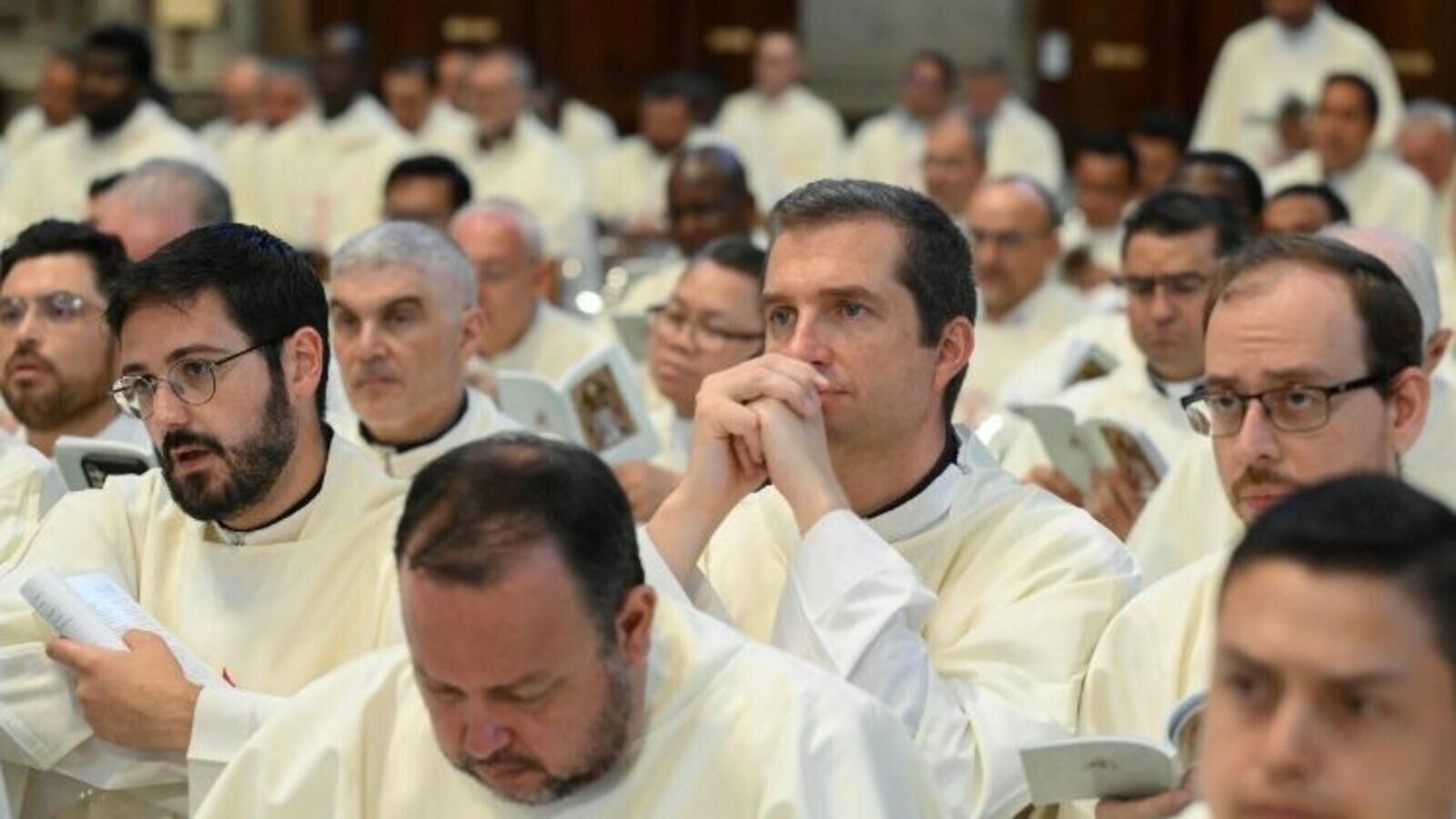 Vídeo | El Vaticano reclama a los sacerdotes que cuiden su salud mental