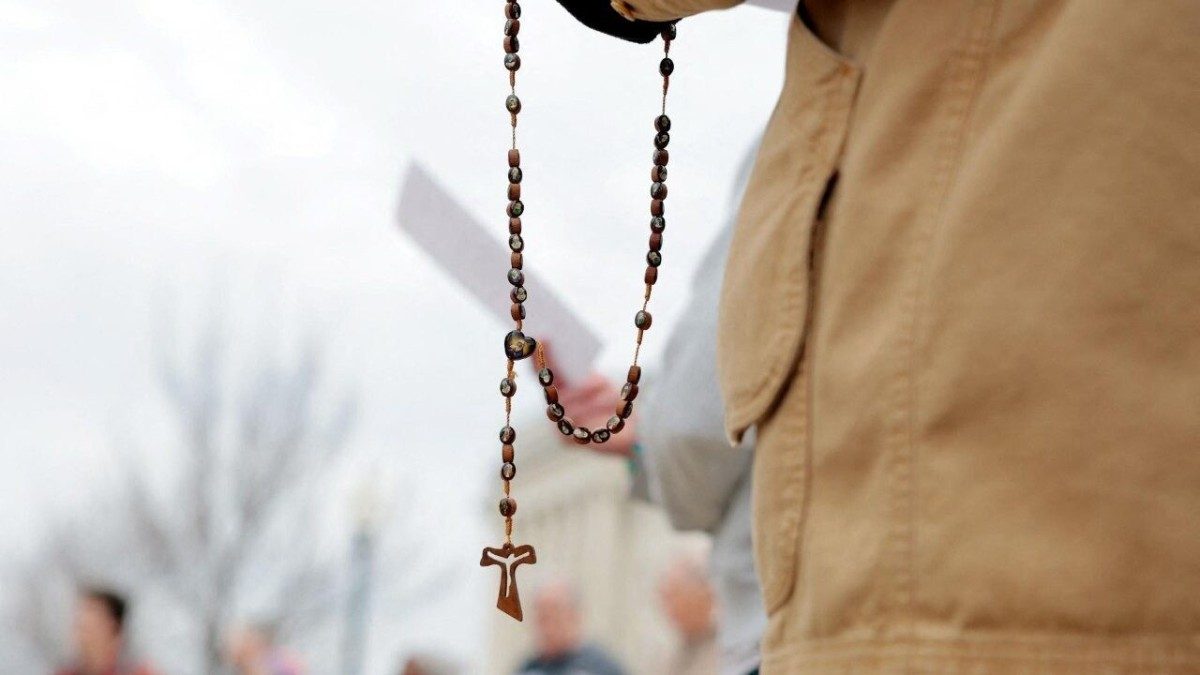 Un exsacerdote, acusado de robar a tres iglesias y a su propia madre