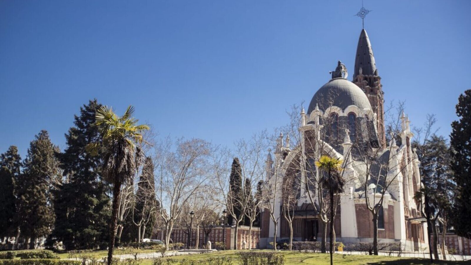 Todos los Santos en la Almudena: visitas y conciertos