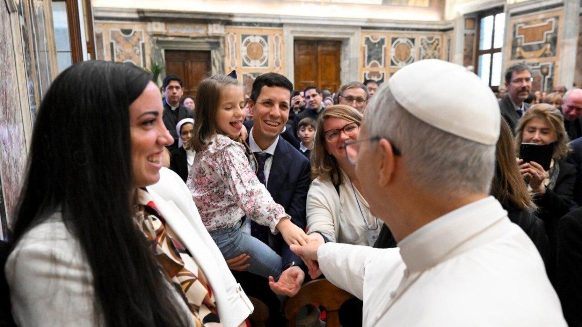 ¿Por qué los jóvenes no se casan? Los obispos buscan respuestas