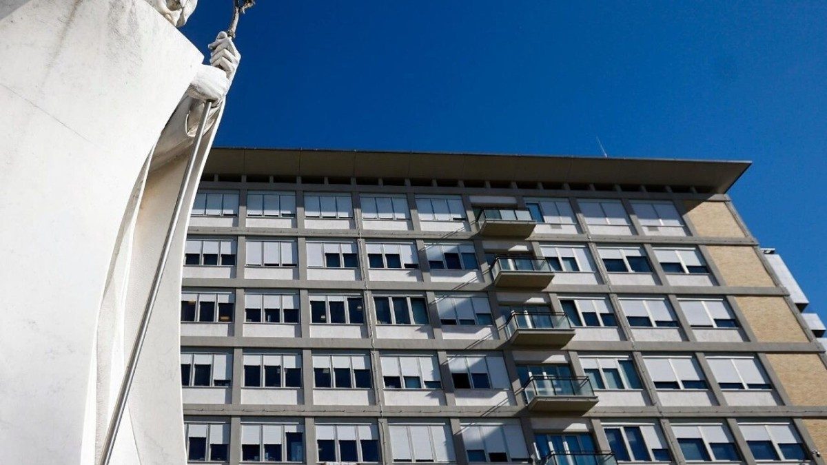 ¿Quién gobierna la Iglesia cuando el Papa está hospitalizado?