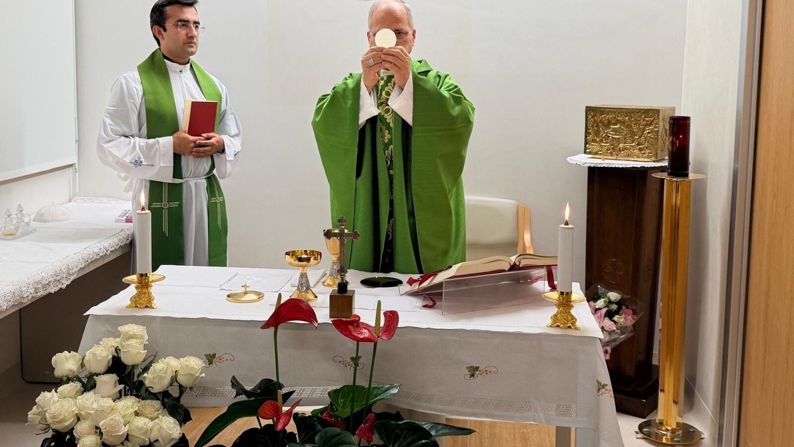 León XIV reaparece celebrando misa tras su operación de pulmón