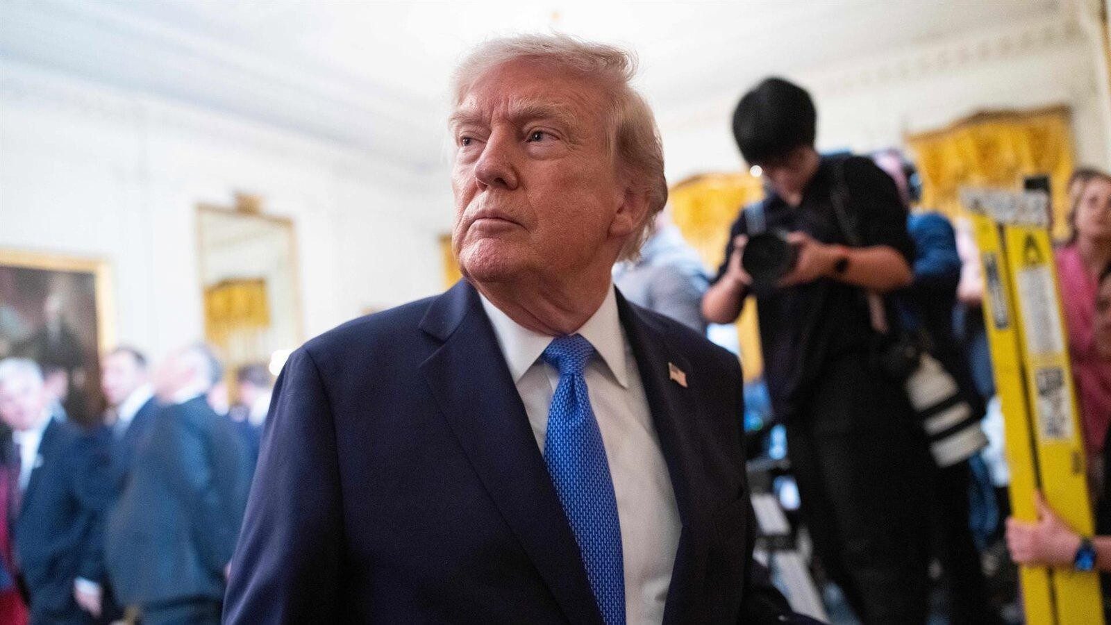 Trump reza junto a ocho obispos católicos en la Casa Blanca