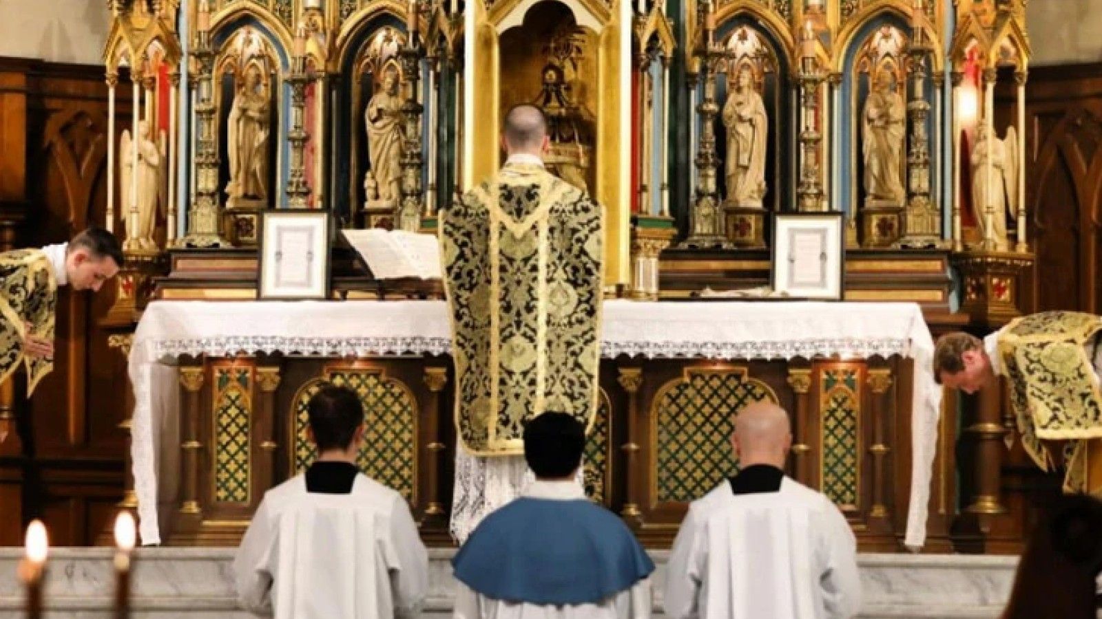 Schneider acusa al cardenal Roche de manipular la historia litúrgica