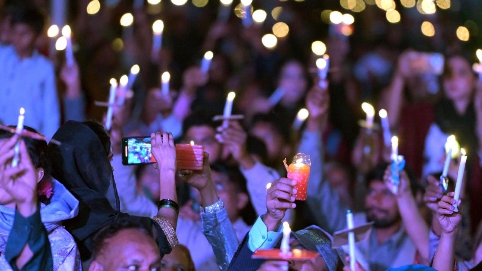 Cristianos y musulmanes rezan juntos por la paz en Lahore