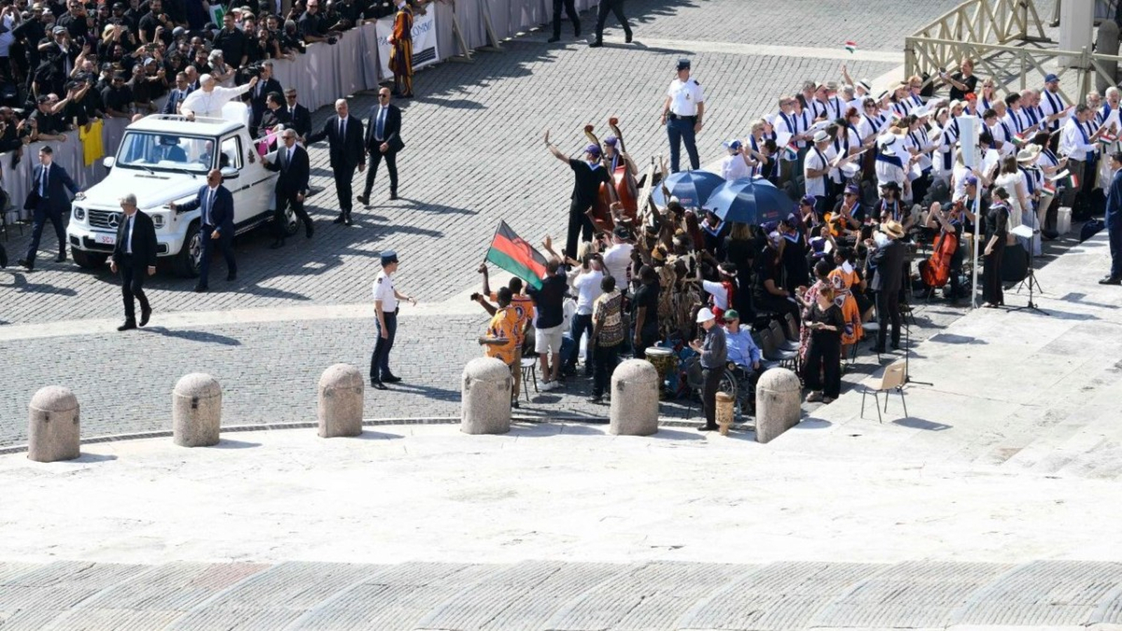 León XIV recibe en el Vaticano a músicos de Malawi y Argentina