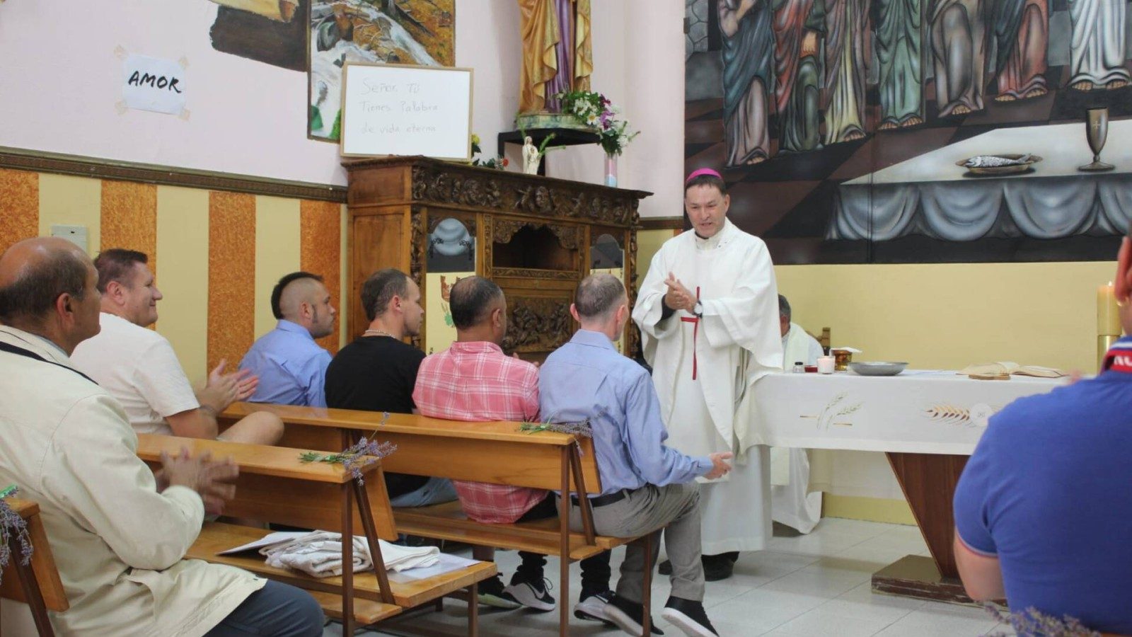 Cuatro internos reciben el bautismo en una cárcel de Burgos como acto de fe