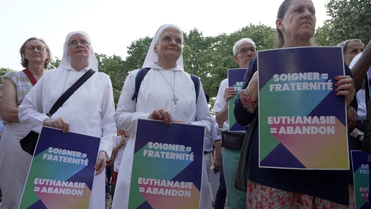 Francia aprueba la ley de eutanasia ante la oposición de la Iglesia