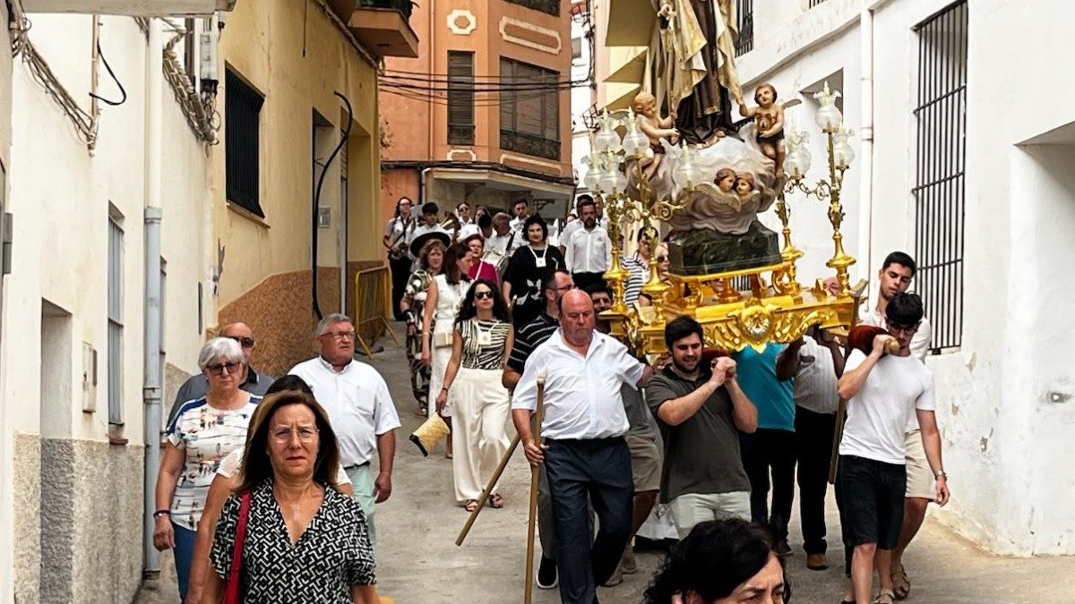 Llucena celebra a la Virgen del Carmen con procesión solemne
