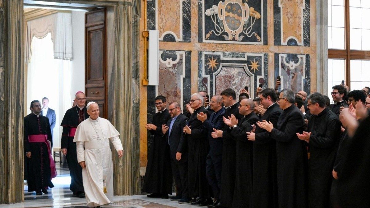 León XIV pide sacerdotes para los jóvenes, las familias y los marginados