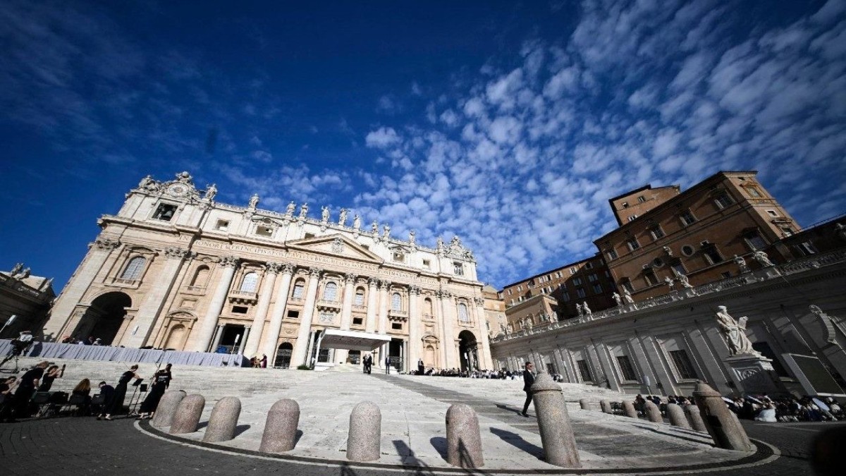 León XIV elimina los recortes salariales a los cardenales del Vaticano