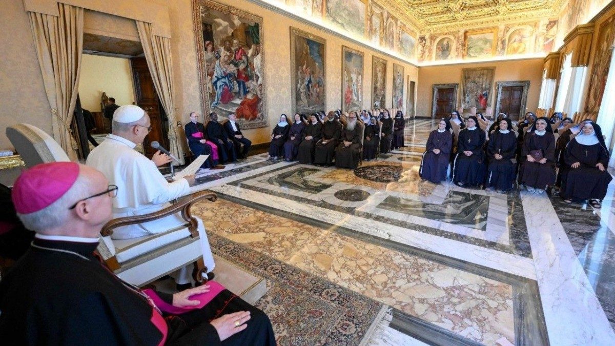 León XIV pide afrontar el descenso de las vocaciones