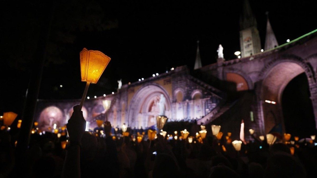 León XIV se reúne casi dos horas con víctimas de abusos en Lourdes