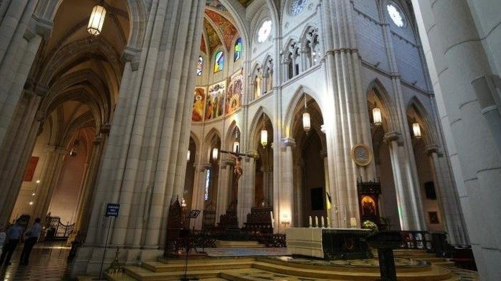 Hakuna protagoniza una jornada de oración en la Almudena