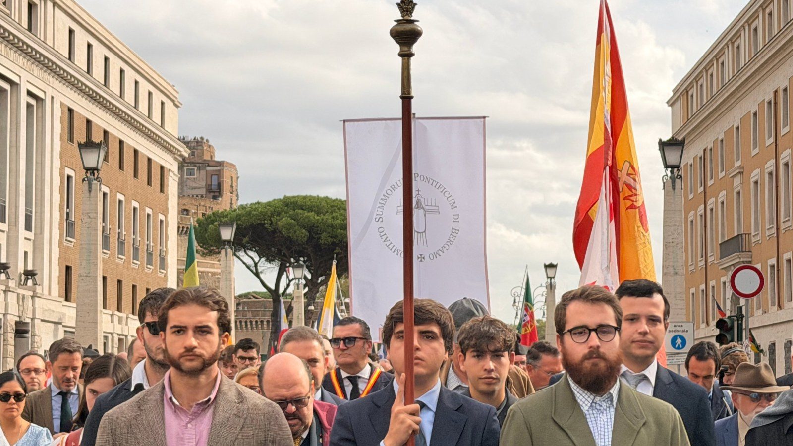 Resumen de prensa religiosa del 25 de octubre: Abusos en Nueva York, masacre en Jordania y tradicionalistas en Roma