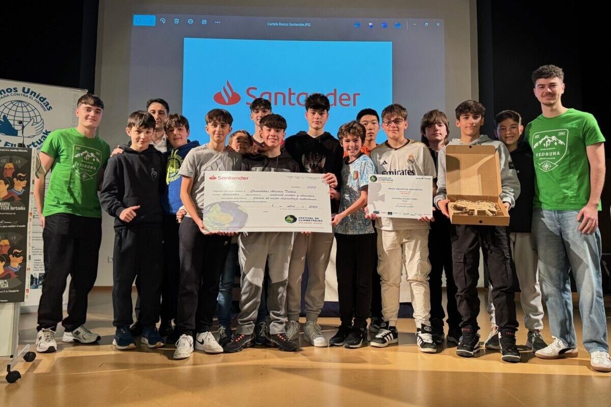 El colegio Carmelitas de Vitoria es finalista en el concurso nacional de Manos Unidas