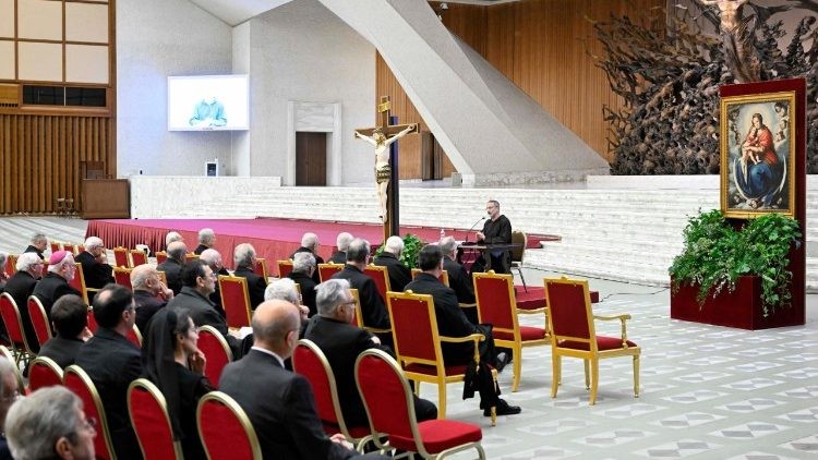 El predicador del Vaticano destaca la resurrección como símbolo de amor y reconciliación