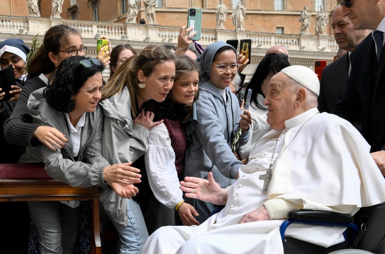 El Papa Francisco sorprende con su aparición en el Domingo de Ramos en el Vaticano