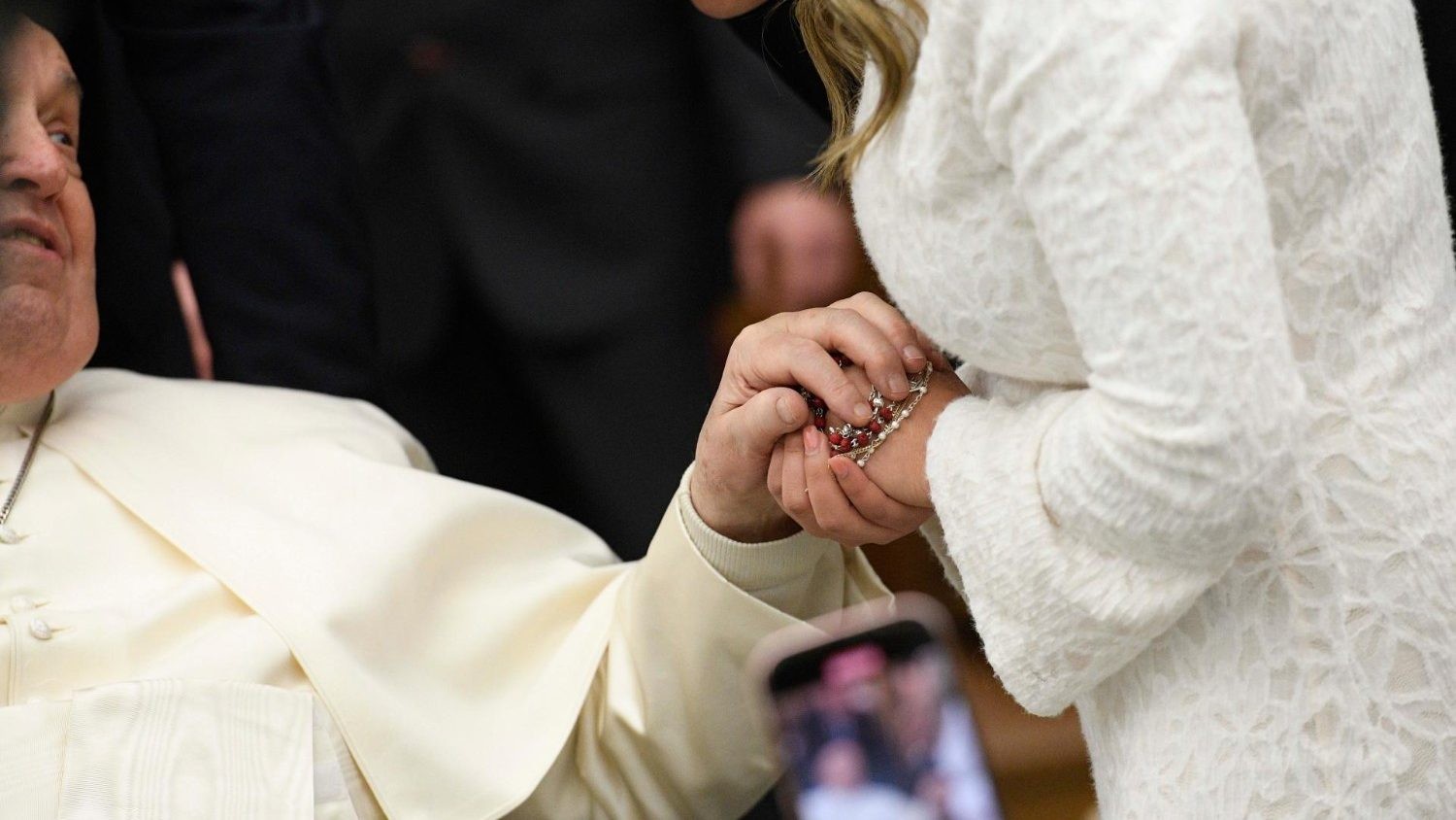 El Papa Francisco propone bonos de ayuda para facilitar las reuniones familiares