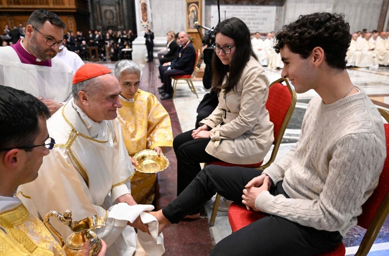El cardenal de San Pedro insta a priorizar el servicio sobre el lucro en la homilía