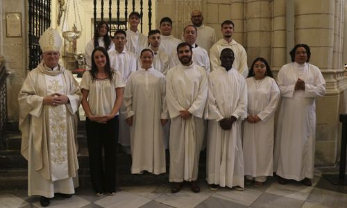 Trece adultos reciben los Sacramentos de Iniciación en la Catedral de Cartagena