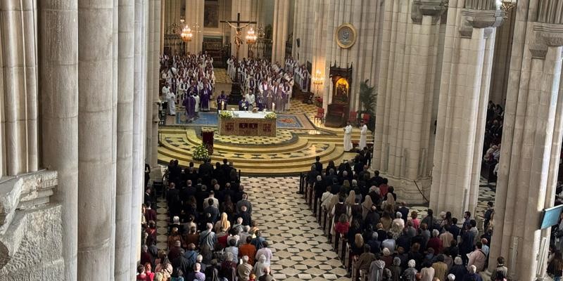 La Almudena acoge la Misa funeral por el Papa Francisco, presidida por el Cardenal Cobo