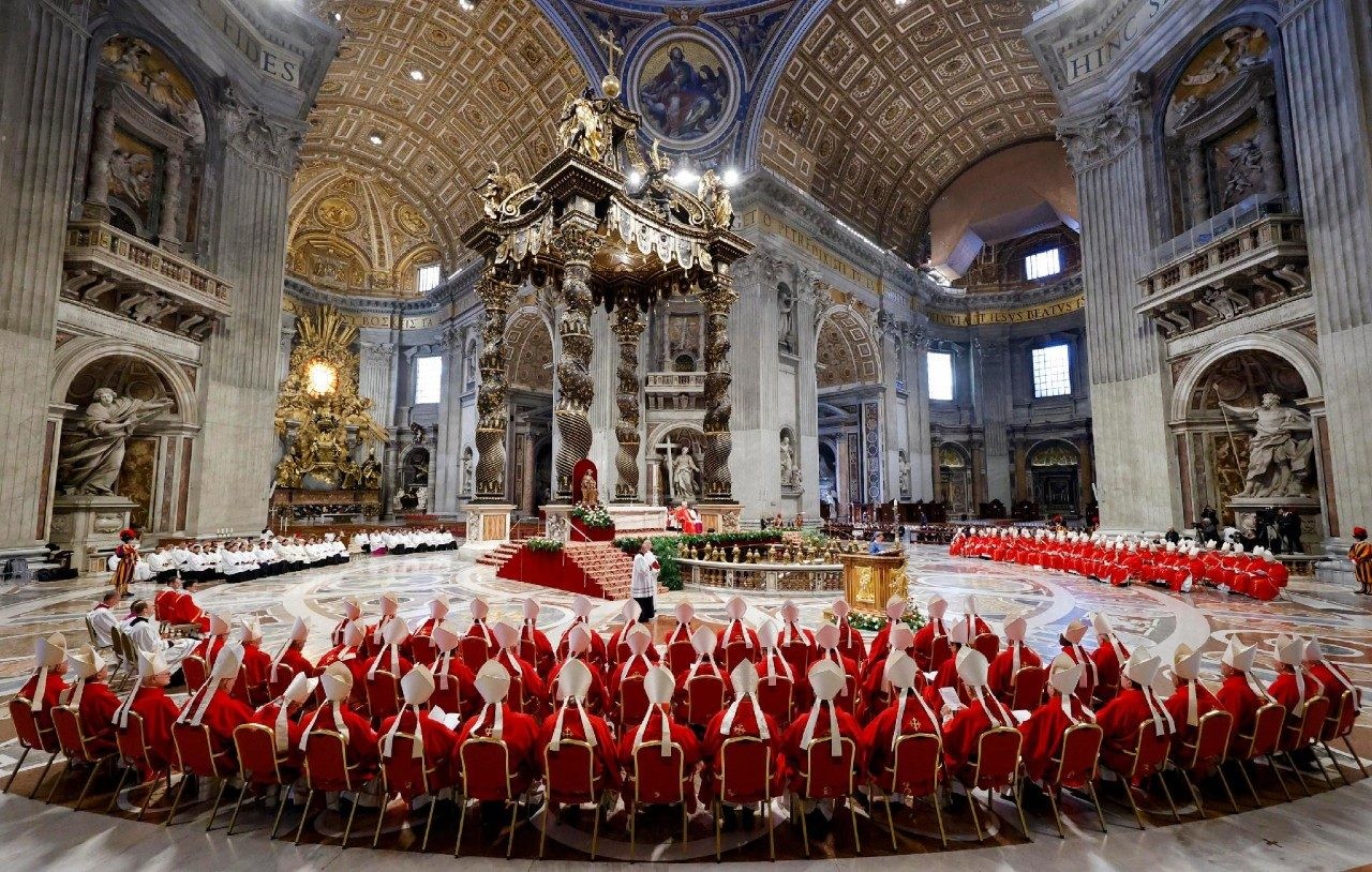 El cardenal Sandri insta a los cardenales a seguir el ejemplo de servicio del Papa Francisco