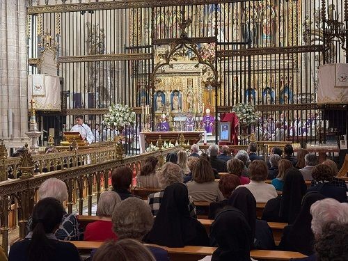 La Catedral de Cartagena celebra una misa funeral en memoria del Papa Francisco