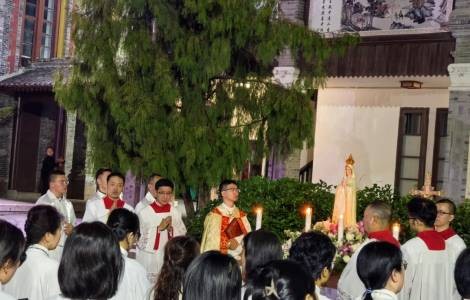 Los católicos chinos inician el mes mariano orando por el Papa y el próximo Cónclave