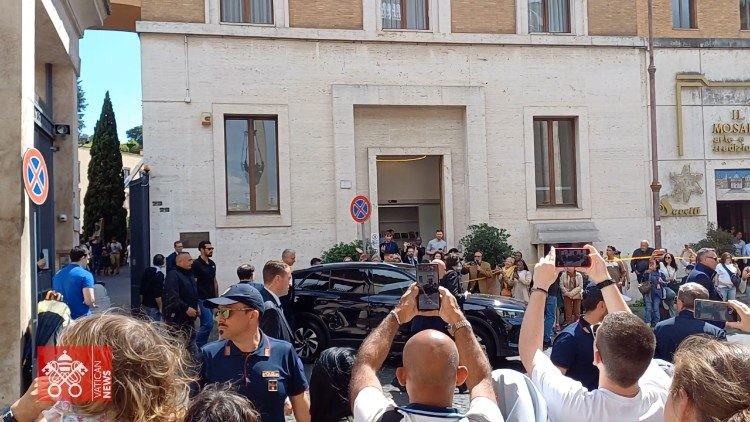 El Papa León visita la Curia Agustiniana en Roma, generando alegría
