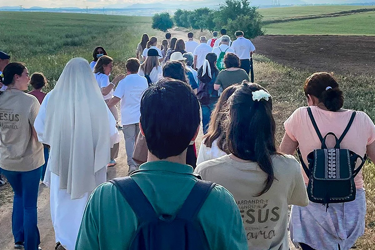 Los fieles de Vitoria peregrinan a Santa María de Estíbaliz por vocaciones