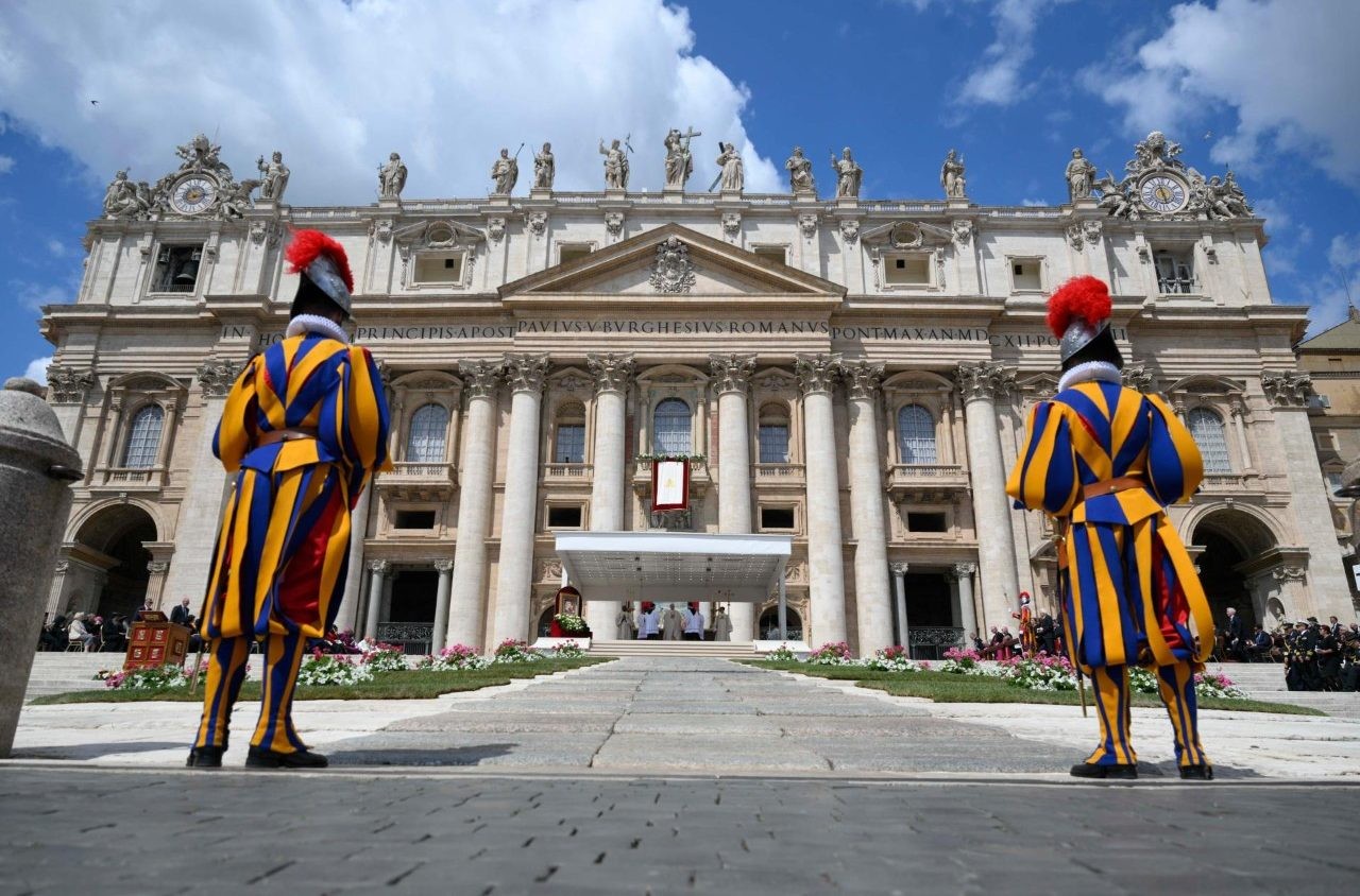 El Papa León XIV inicia su ministerio en Roma con un mensaje de amor y humildad