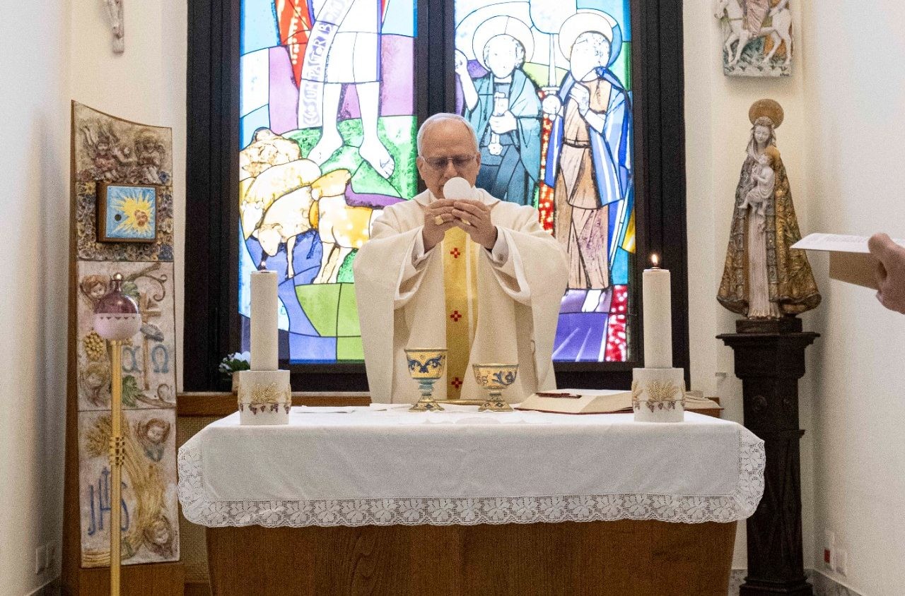 El Papa León XIV sorprende con una visita al Dicasterio para los Obispos