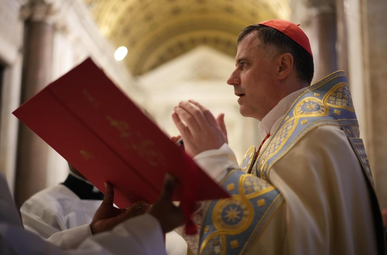 El cardenal Arcipreste honra al Papa Francisco en Santa María la Mayor