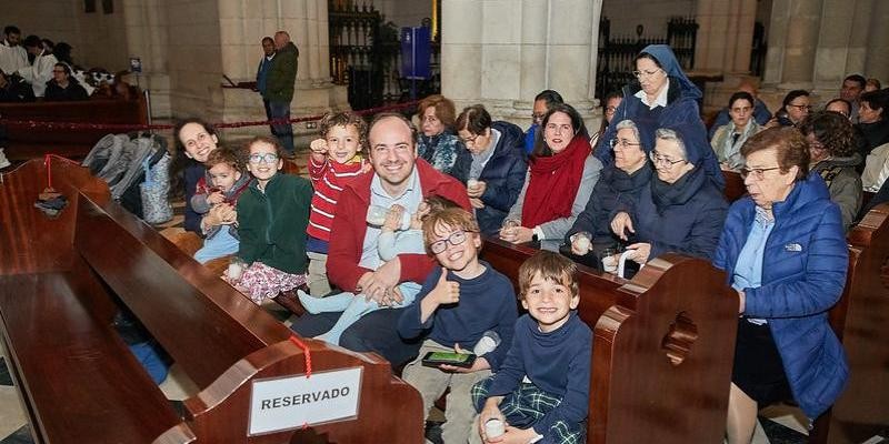 La catedral de la Almudena celebra una Misa jubilar familiar