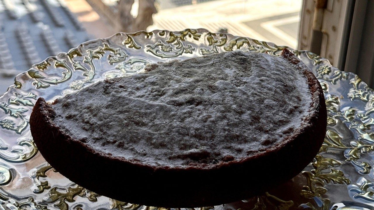 El Papa León XIV recibe un pastel inspirado en San Agustín