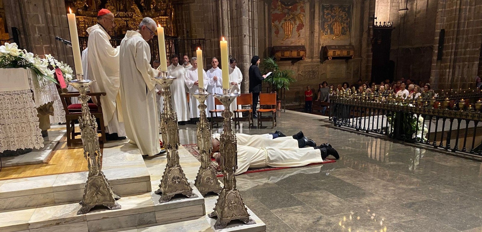 La Catedral de Barcelona acoge la ordenación de tres nuevos diáconos permanentes