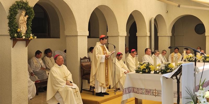 El cardenal José Cobo preside una misa en el monasterio de Ciudad Lineal