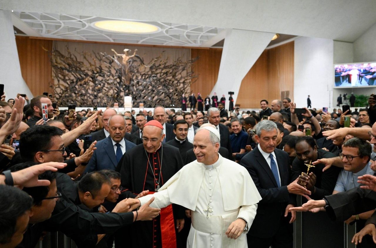 El Papa León XIV insta al clero romano a enfrentar los desafíos con valentía