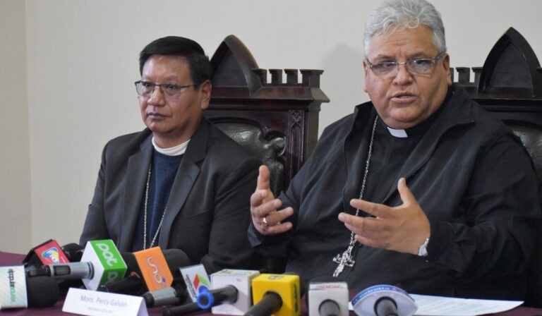 El arzobispo de La Paz organiza jornadas de oración por la paz en Bolivia