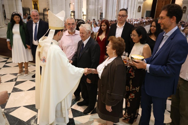 El cardenal Cobo celebra bodas de oro y plata en la Almudena