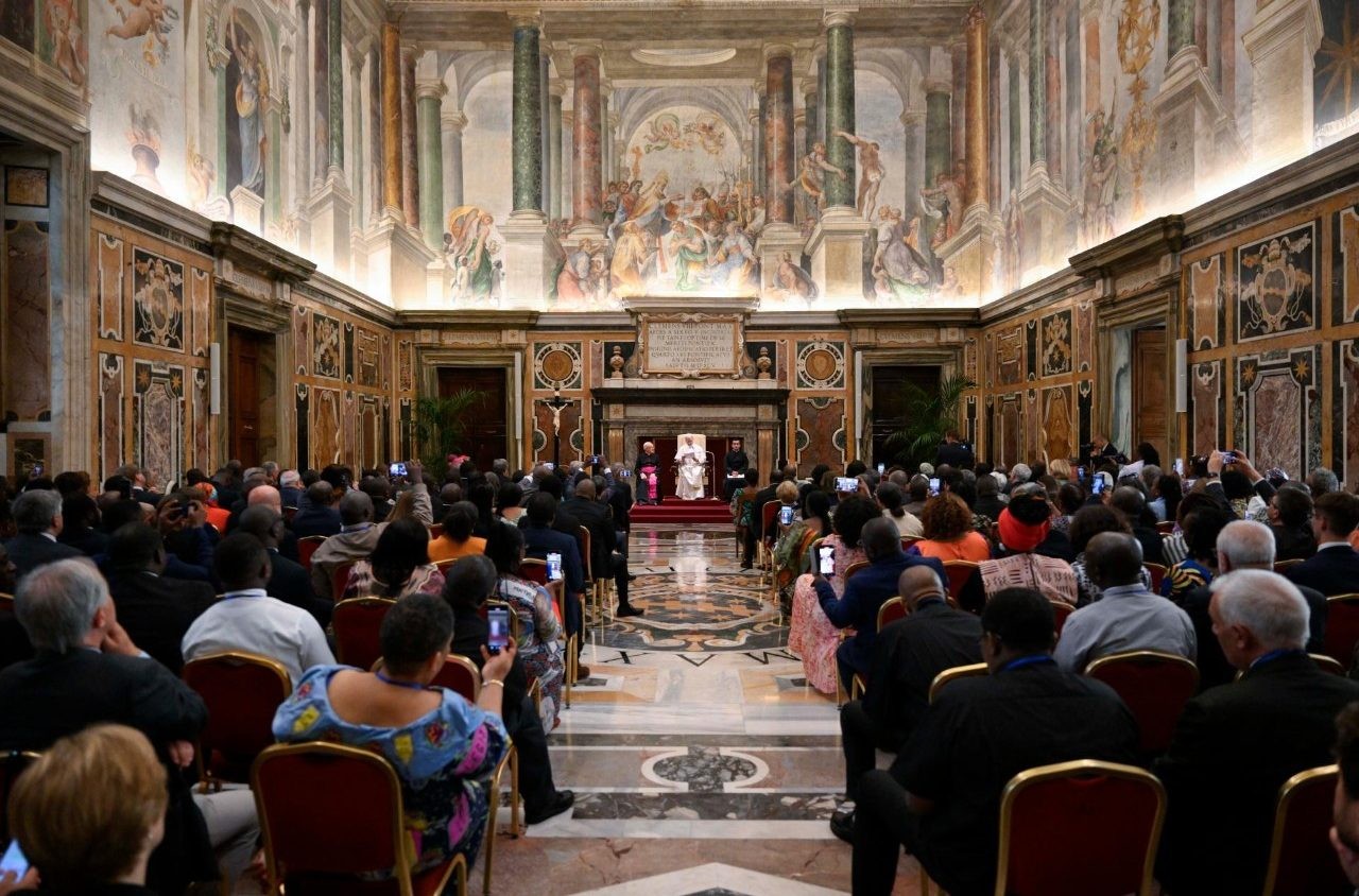 El Papa León XIV exalta a Floribert Bwana Chui en Roma