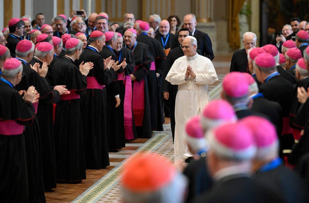 El Papa León XIV se reúne con los obispos italianos para promover la paz