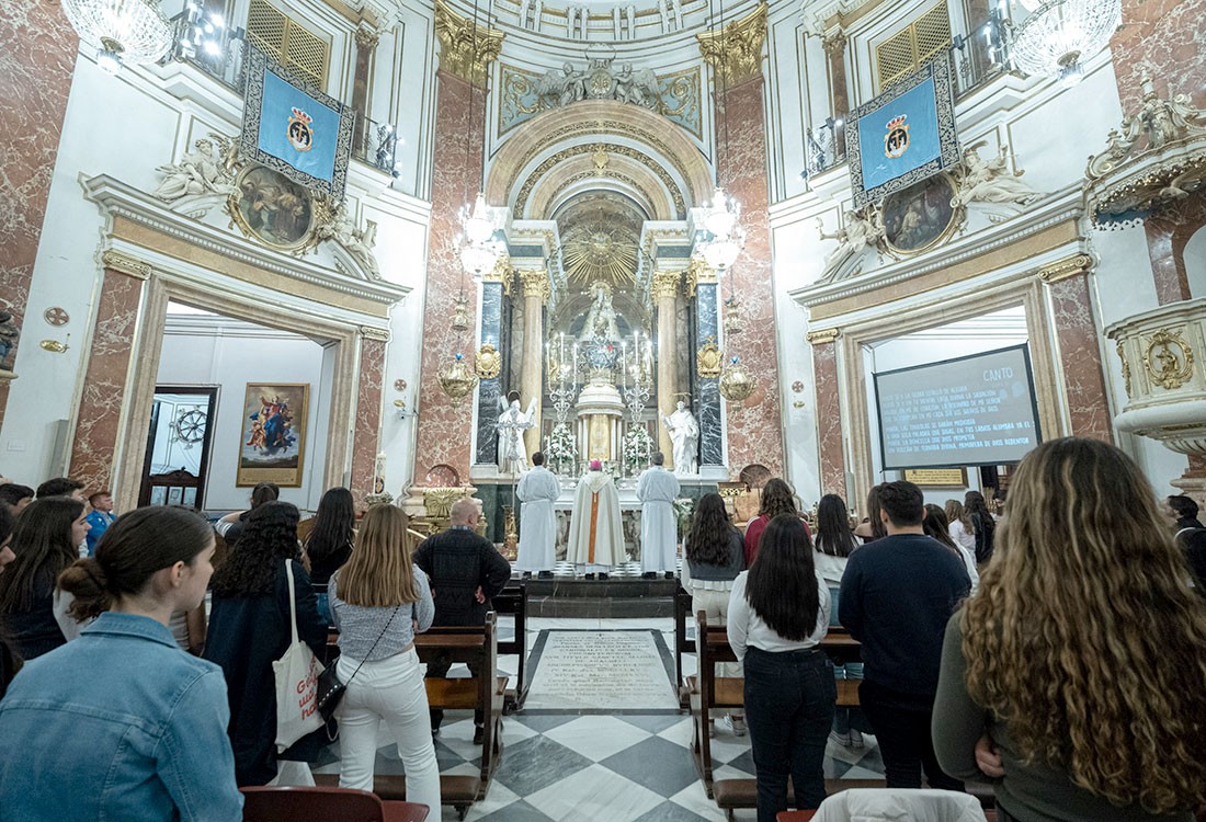 El arzobispo de Valencia presidirá una vigilia juvenil en la Basílica
