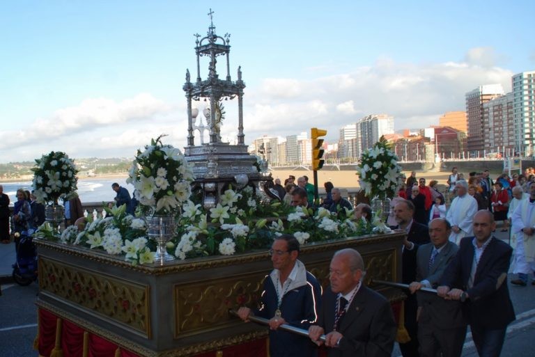 El arzobispo de Oviedo encabezará la procesión del Corpus Christi en Gijón