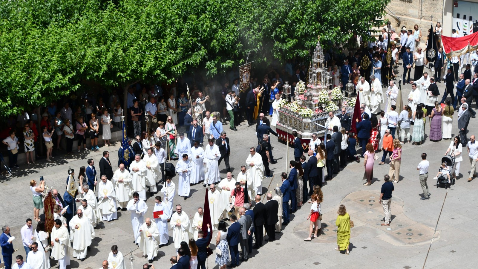 El Corpus Christi en Jaén congrega a los fieles en fervorosa celebración